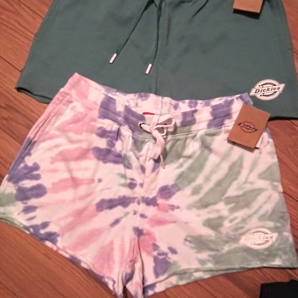 2 Dickies women's pull-on shorts